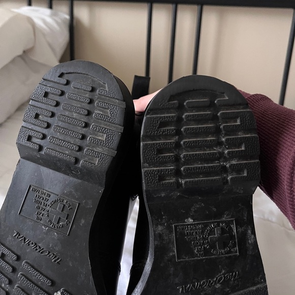 Authentic Dr. Martens All Black Chelsea Boot - Picture 5 of 6